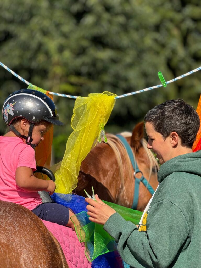Feinmotoriktherapie auf dem Pferd